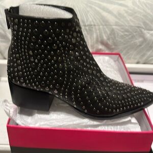 VINCE CAMUTO EDENNY STUDDED POINT TOE BOOTIES